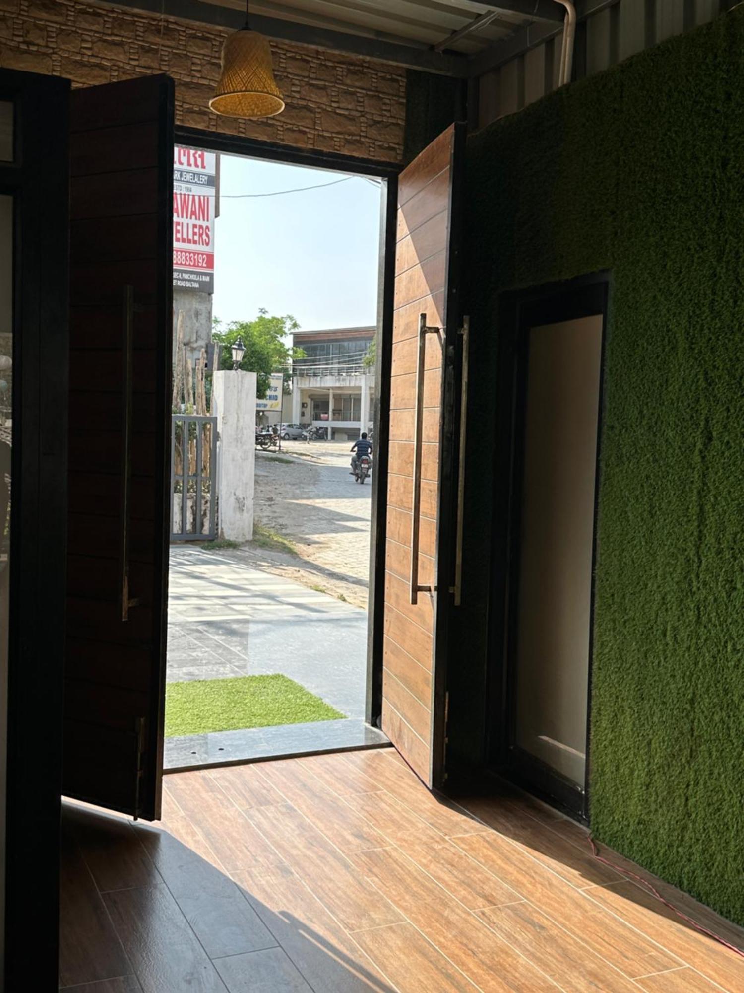 ホテル La Casca Experience Zirakpur エクステリア 写真